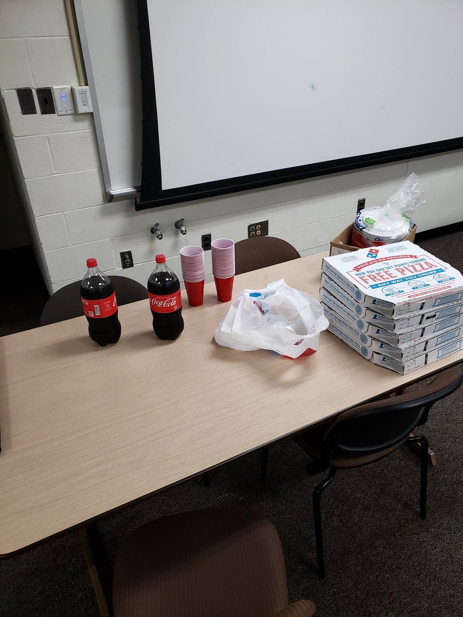 RowanCyberClub's tweet photo. Howdy yall! Come head on over and hang out with us along with @RowanACM, Rowan ACM-W, and the MIS Club over in Robinson 201.
#RowanCyberSec #WeGotPizza https://t.co/AyejkLyVu7