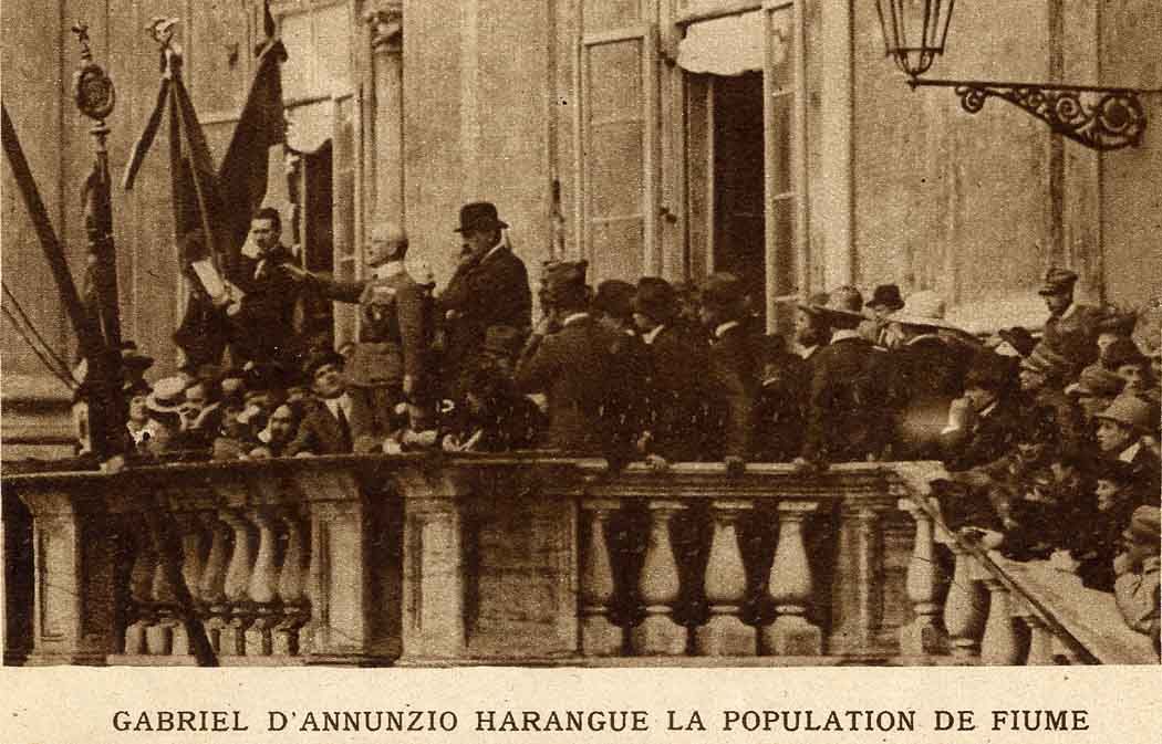 Fiume1919_en's tweet photo. Gabriele D'Annunzio harangues the population of Fiume (French press) 1/2 #Fiume1919_en #FeatOfFiume https://t.co/qtIpWnJAGJ