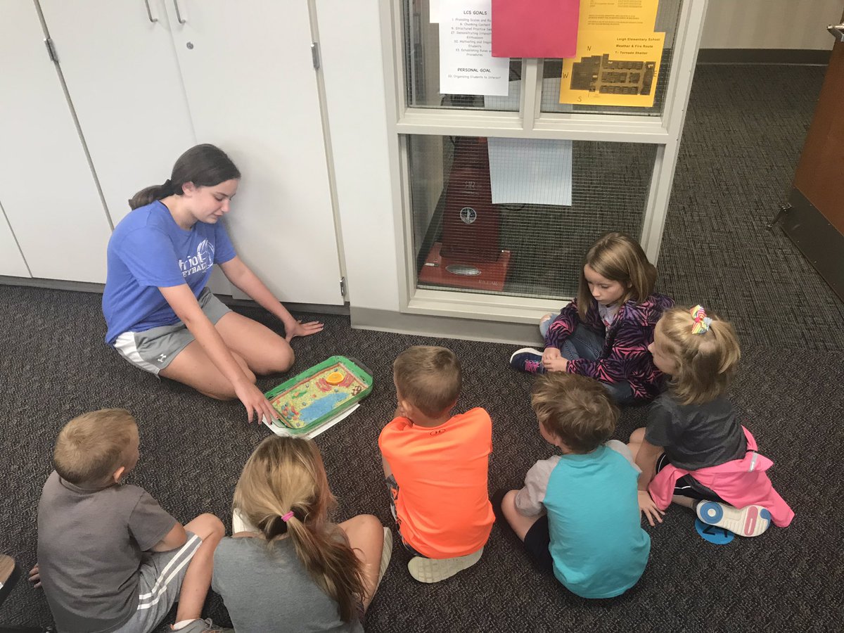 The 6th grade students presented their edible cells to the kindergarten students. #WeRLeigh <a href="/LeighSchools/">Leigh Community Schools</a>