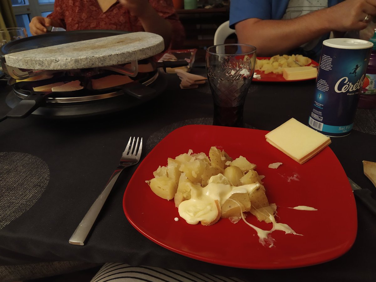 CallMeFlowie's tweet photo. RACLETTE ❤️
#Love #Friends #RacletteTime https://t.co/UOxYHRDRgu
