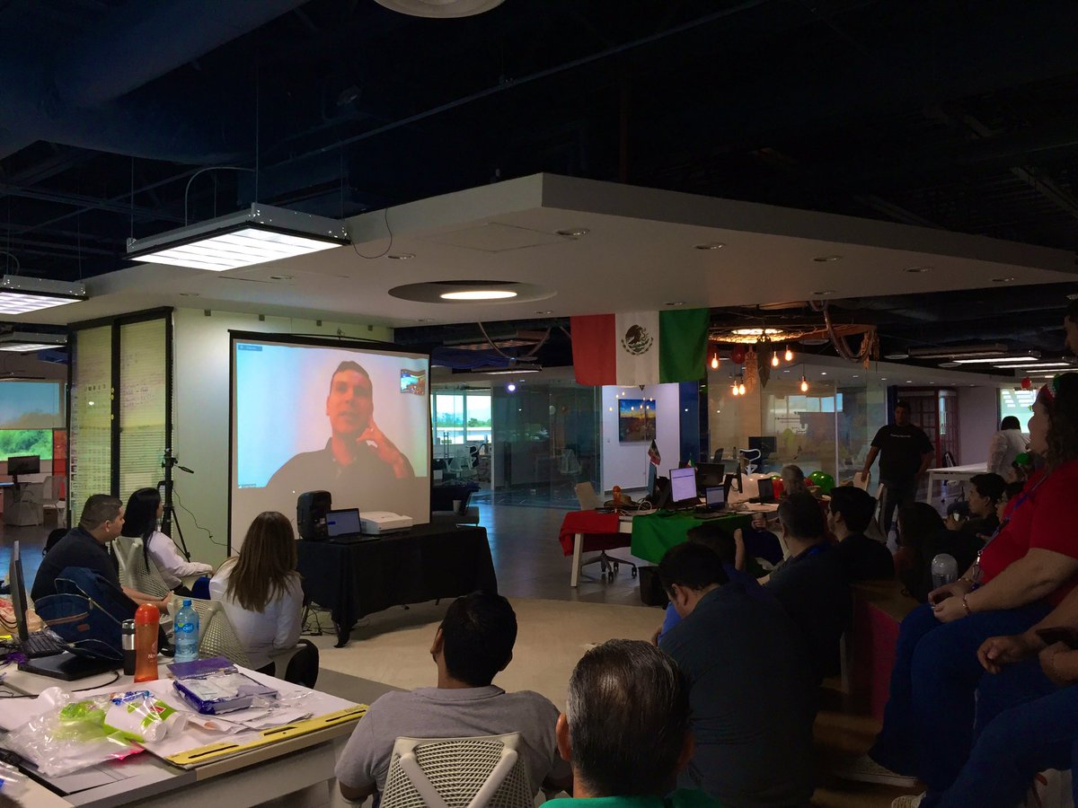 Novutek's tweet photo. Arrancamos con el #NovutekDay2019 con la participación de nuestro amigo @jherasq en la conferencia “Ambientes organizacionales innovadores y colaborativos”. 🇲🇽🎉💫 https://t.co/u5nJxeIvRA