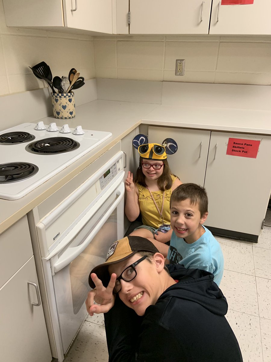 MoniqueW_WLMS's tweet photo. There’s nothing like pizza first thing in the morning...#pizzalab #foodsfortheday #FoodieFriday @harlan_mrs @KMSFoods https://t.co/JIXQXZ63KN