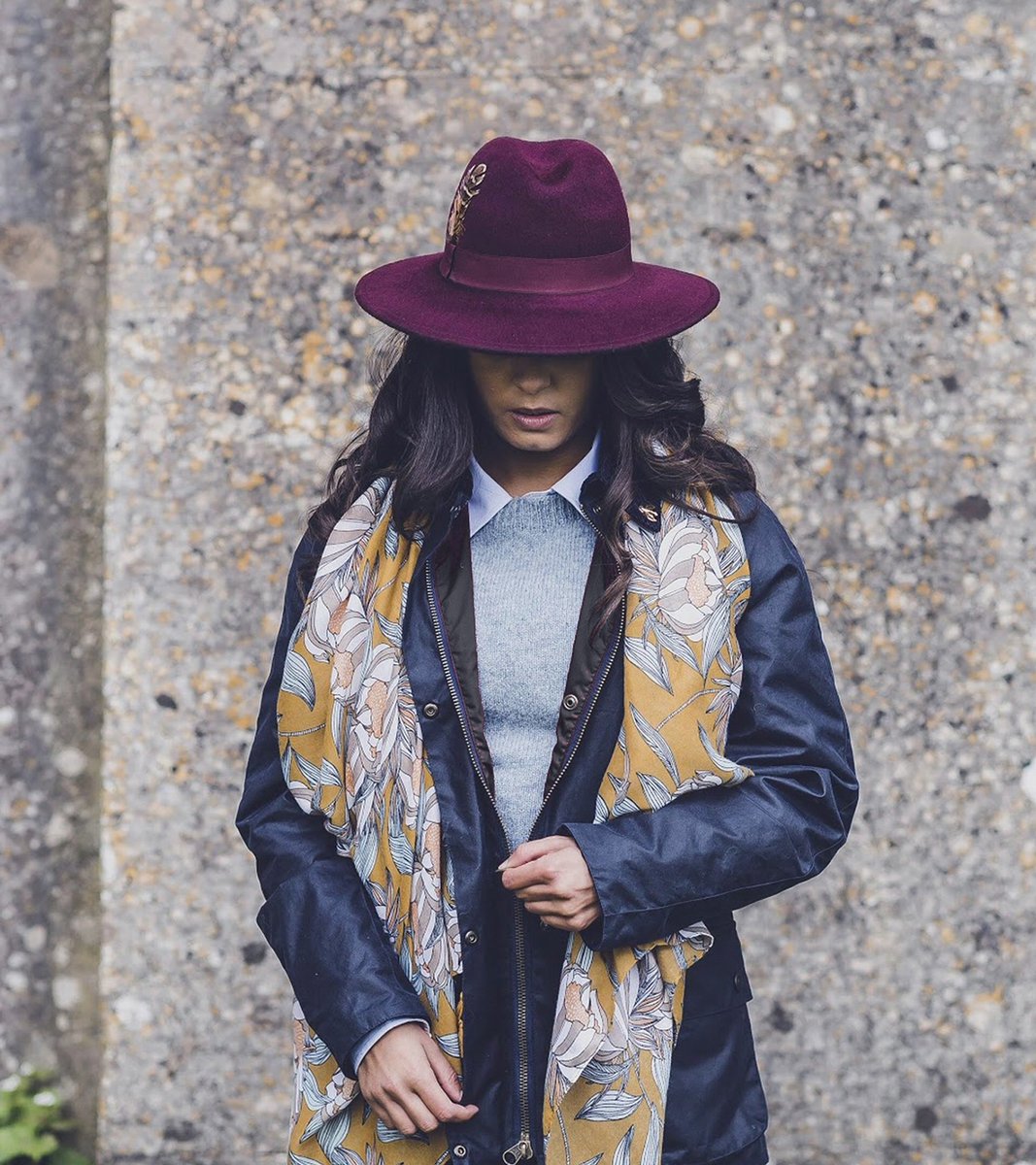 johnpartridgeco's tweet photo. Our new 4oz waxed cotton not only has all the same great features as our traditional waxes. It is light, comfortable and perfect between seasons. Shop the collection now. #johnpartridgeco #helloautumn #countrystyle https://t.co/WGub9hSKU2