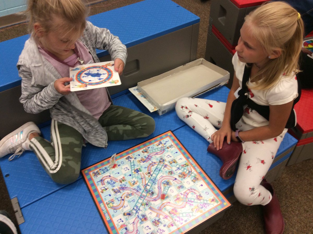 DennisLoeks's tweet photo. RL 4th graders reviewing music symbols in a fun and simple way! https://t.co/LVKhJf6wGQ