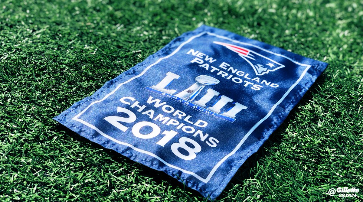 GilletteStadium's tweet image. #FreebieFriday is back!

RT this &amp;amp; follow us to enter to win a  @Patriots #SBLIII mini banner!