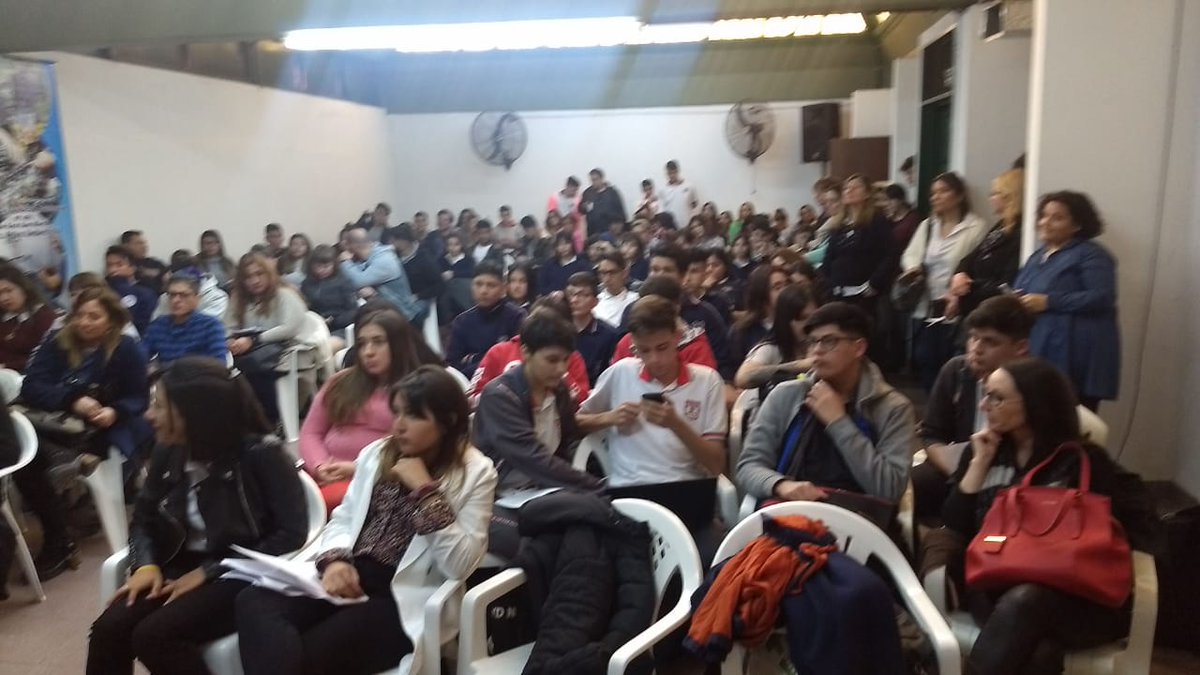 jregion7's tweet photo. Buenos Aires Debate, en el Centro de Formación Profesional 401 de General San Martín. @BAeducacion @gzinny @adriana_frega https://t.co/zukVEJ1w5f