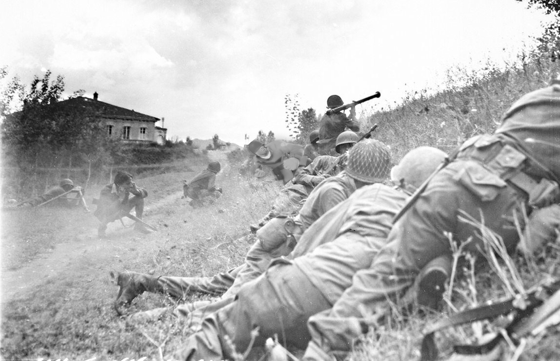 ExplodesSoldier's tweet image. Its like wheres waldo you gotta find him