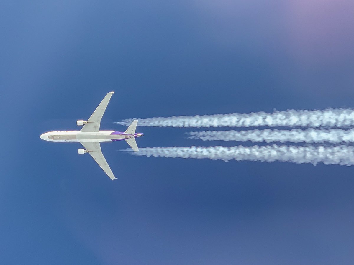 747400Pilot's tweet photo. When a FedEx MD-11 cuts us off over Russia, we just sit back and wait as our faster cruise speed allows us to pass them up in just a few minutes. #B747 #Queenoftheskies https://t.co/DKqgTkEJuV