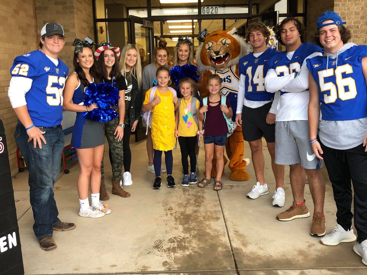 CrestviewFISD's tweet photo. It’s a great day to be a Frenship Tiger! School spirit was in full force this morning as we geared up for Frenship’s game against Cooper tonight. Goooooo Tigers!!! https://t.co/nQfn7mi4Qx