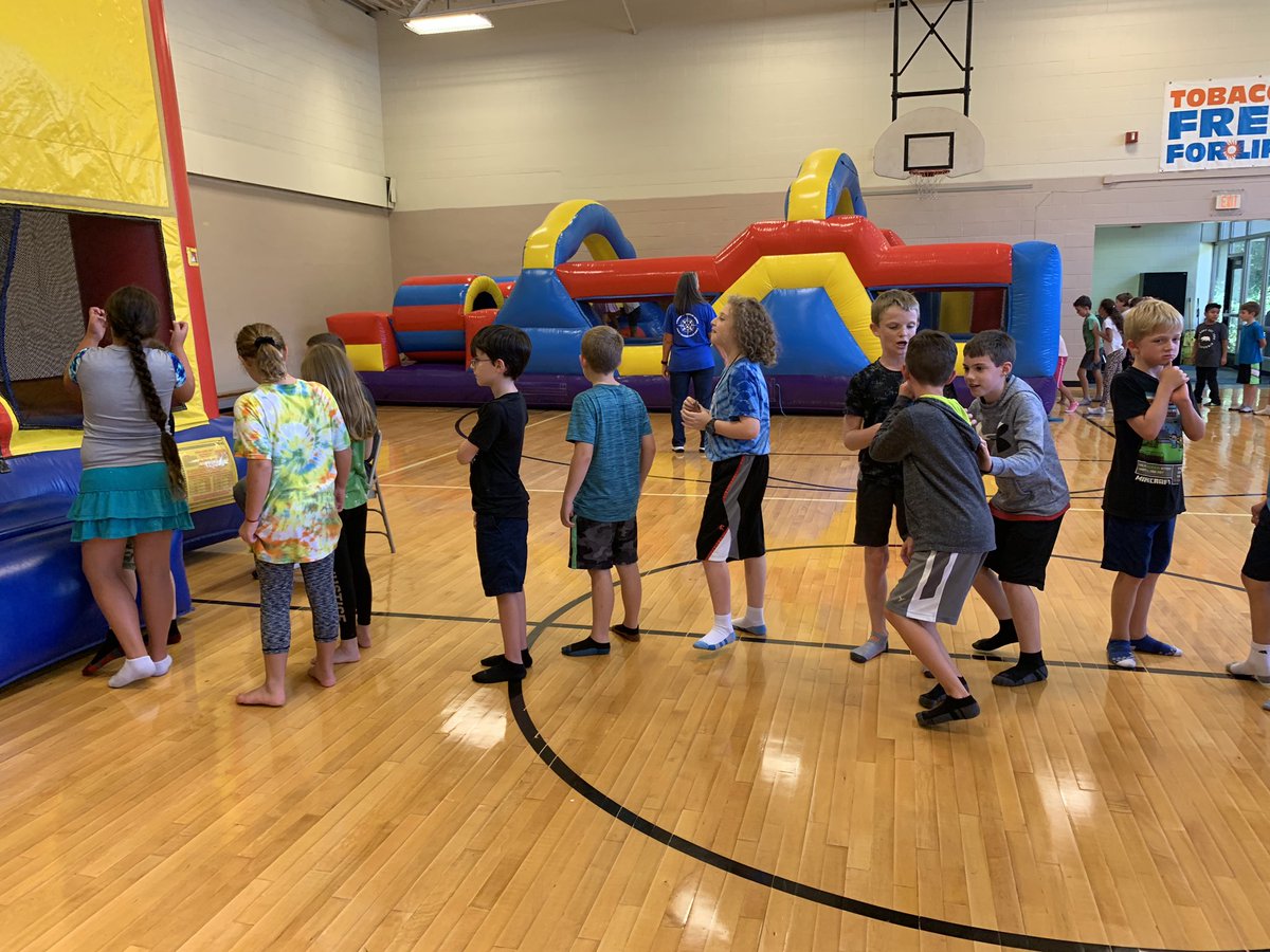 DennisonsDen's tweet photo. Leadership celebration is the bomb!! #7habits #weareleaders #weareatk https://t.co/By9VVGocBx