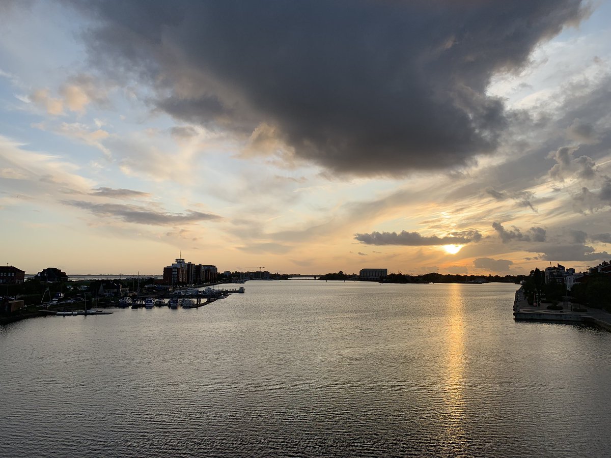 Sonnige Abendgrüße von der Kaiser Wilhelm Brücke😍 #ostfriesland #wilhelmshaven #sonnenuntergang #tcwhv19 #tourismuscampus #nofilter