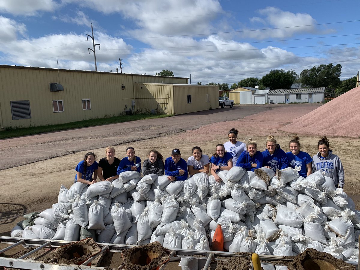 DWTigerWBB's tweet photo. Used today as an opportunity to help our community after the flooding in Mitchell. We are thankful to be able to help some of the few that were affected by the flooding. Please keep our community in your prayers as they continue to bounce back. #BleedBlue https://t.co/E5TLXKZQrf