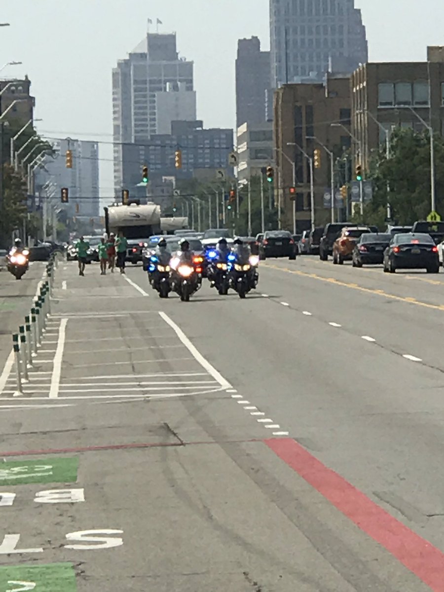 mspmetrodet's tweet photo. The Law Enforcement Torch Run for @SpOlympicsMI made it to the end of their run on @BelleIsle_Park! They started up in Copper Harbor on the 9th. Great job by this group and all the other runners and fundraisers that was able to raise 1.7 Million dollars for these athletes. https://t.co/TCKSF4Ygtp