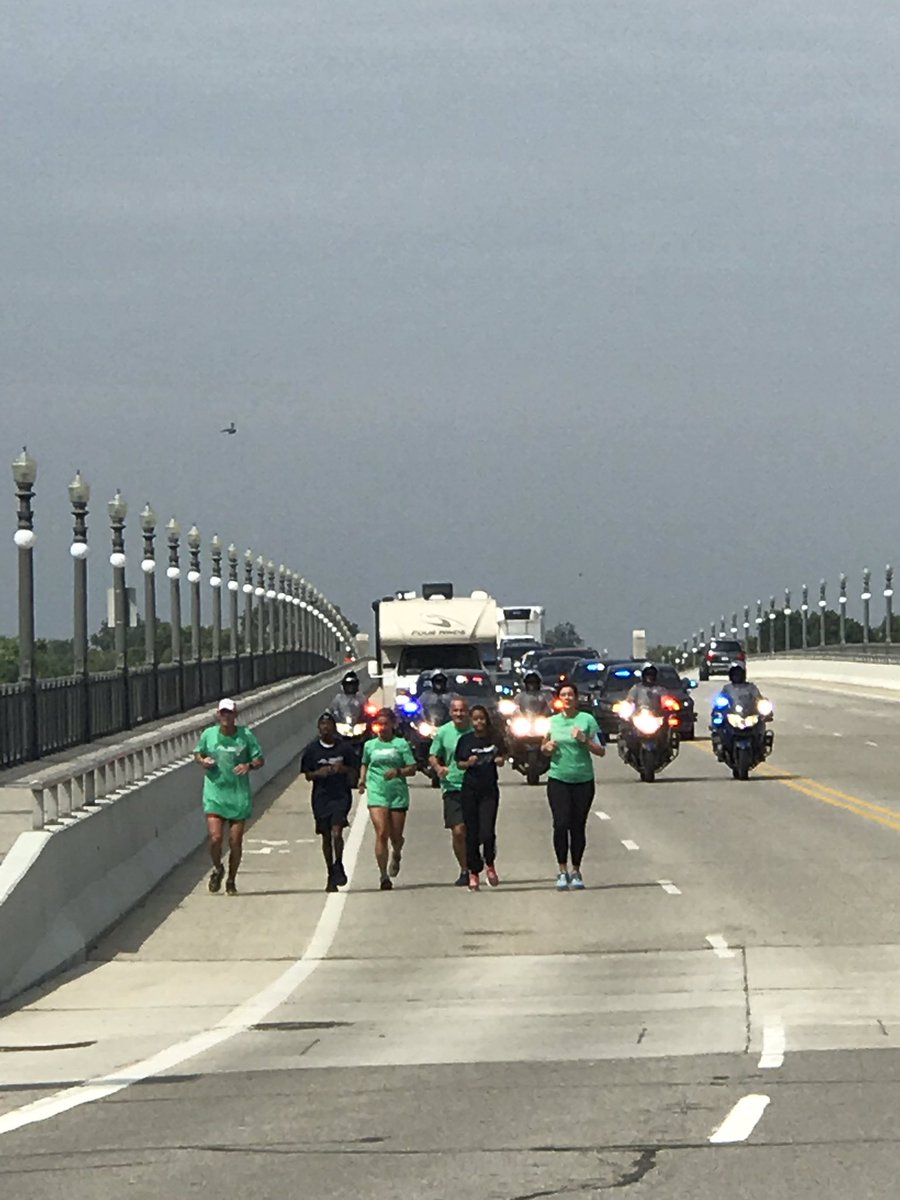 mspmetrodet's tweet photo. The Law Enforcement Torch Run for @SpOlympicsMI made it to the end of their run on @BelleIsle_Park! They started up in Copper Harbor on the 9th. Great job by this group and all the other runners and fundraisers that was able to raise 1.7 Million dollars for these athletes. https://t.co/TCKSF4Ygtp