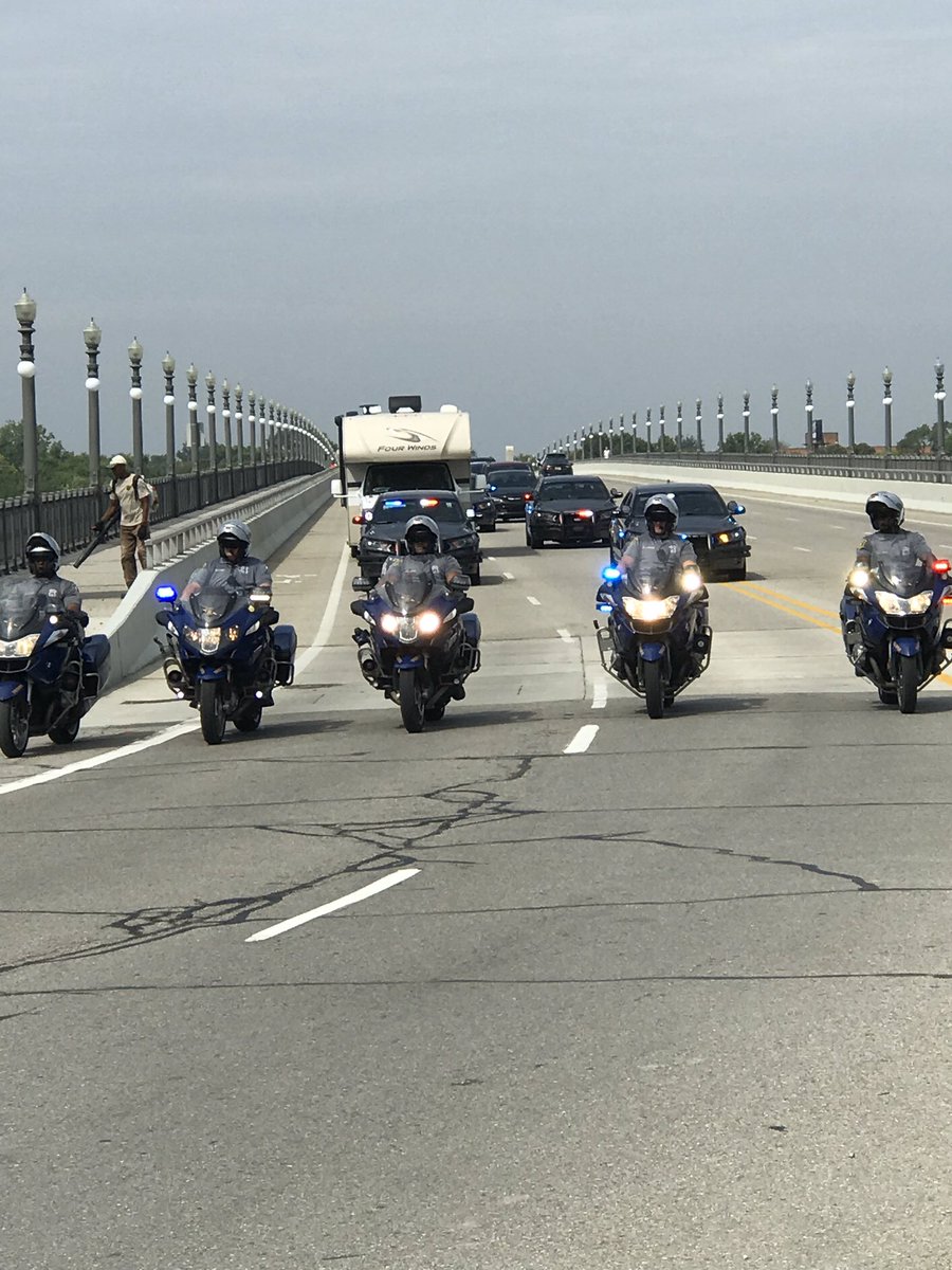 mspmetrodet's tweet photo. The Law Enforcement Torch Run for @SpOlympicsMI made it to the end of their run on @BelleIsle_Park! They started up in Copper Harbor on the 9th. Great job by this group and all the other runners and fundraisers that was able to raise 1.7 Million dollars for these athletes. https://t.co/TCKSF4Ygtp