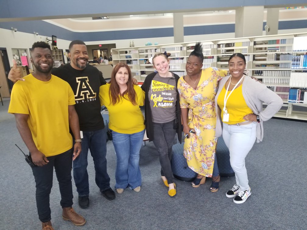 msfljames's tweet photo. Look at the team @BHS_Broncos supporting Pediatric Cancer Awareness #GoldOut #StompItOut https://t.co/gN99jUUqOL