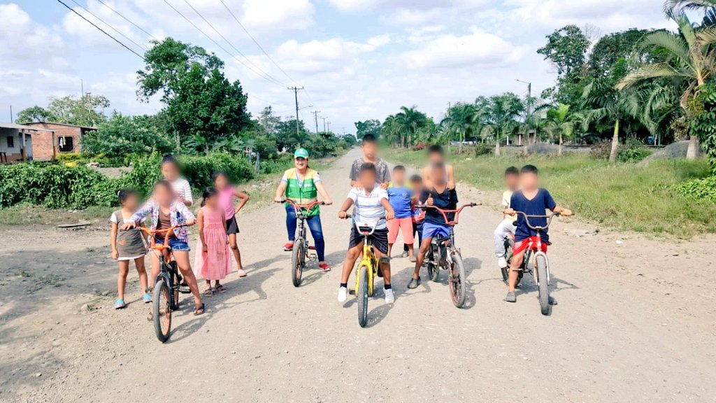 DPS_LosRios's tweet photo. Distrito de Salud Marcelino Maridueña - Naranjito, junto a usuarios y autoridades locales, realizó ciclopaseo en zona urbana y rural de #Naranjito, en Guayas, para incentivar la práctica de actividades físicas, como medida preventiva de riesgo de Suicidio.

#SaludParaTodos https://t.co/htkTdKNDkN