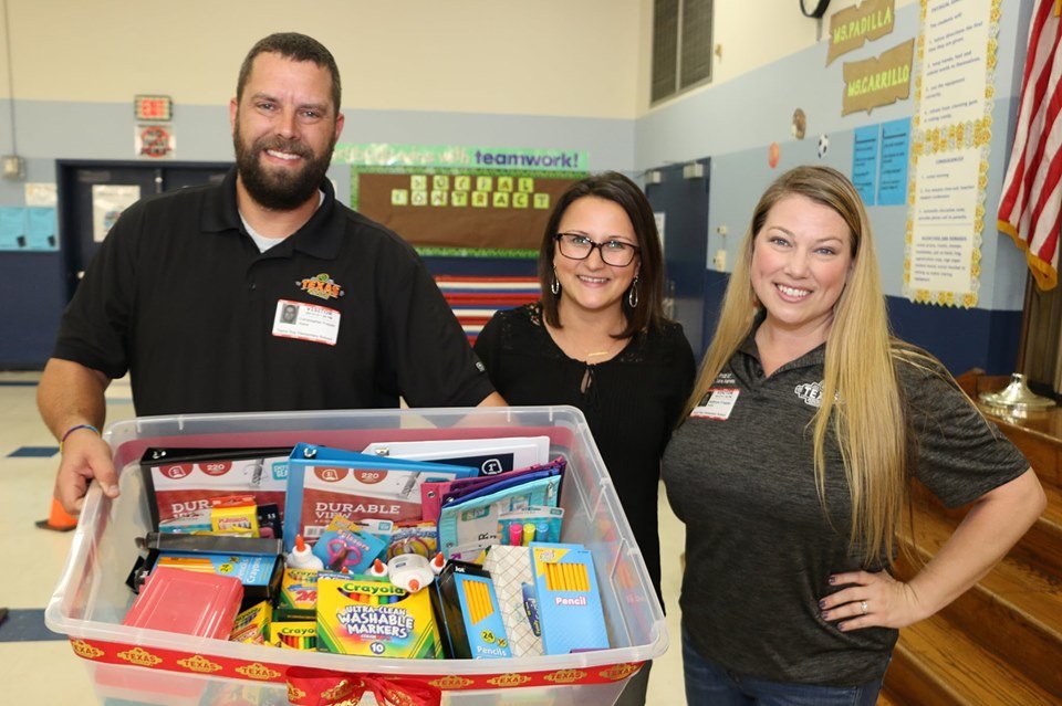 LamarCISD's tweet photo. Thanks to the Rosenberg Texas Roadhouse for showing their love for the teachers in @LamarCISD! Ray Elementary third grade teacher Jayme Lee was selected as their contest winner and was surprised with a giant tub filled with school supplies and a free dinner for two. https://t.co/QD00W2E29T