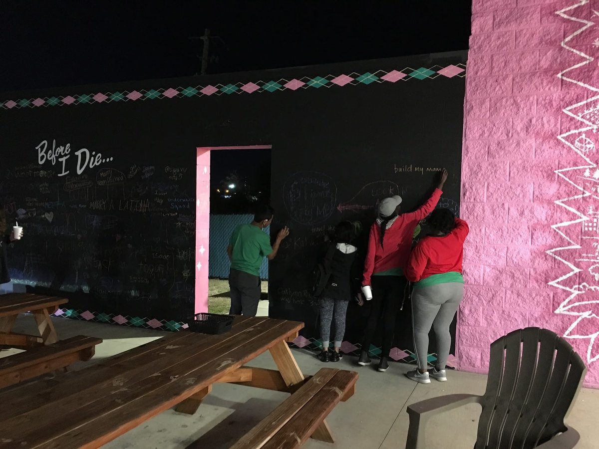 Serve901's tweet photo. One might call this #theJerrysEffect. We’re not sure if that’s trademarked. However, we are sure that Jerry’s is 🔥 & a Memphis rite of passage. All those local staples are a must on your alternative break experience in #Memphis #Choose901 #Serve901 #JerrysSnoCones #WestMOService https://t.co/fxInNkwQXR