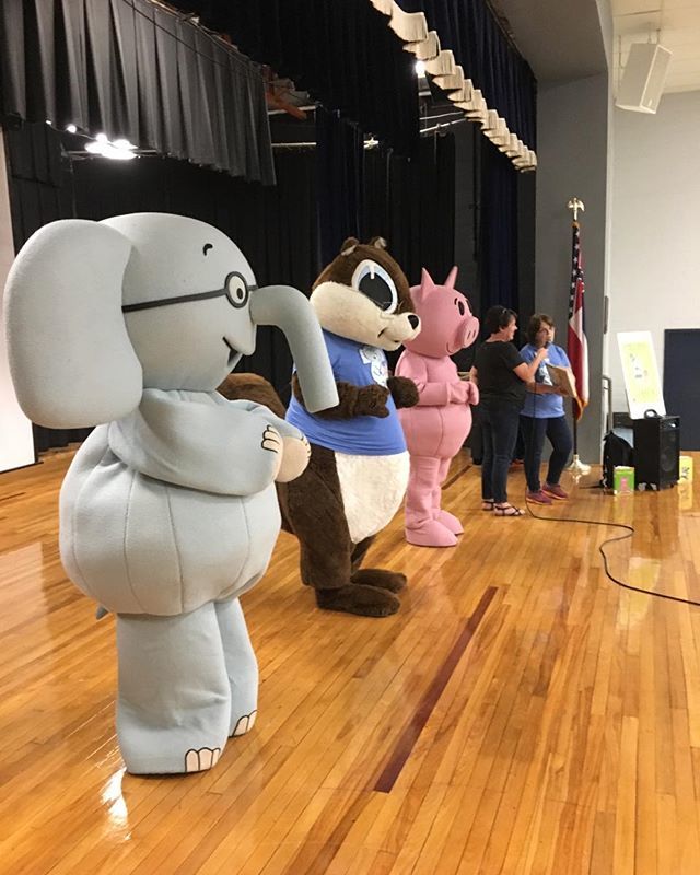CMRLSTeen's tweet photo. Fun at Forest Elementary in Scott County for #lcsum2019 #cmrls https://t.co/6NI72CiqUr https://t.co/EvEct5yFHW