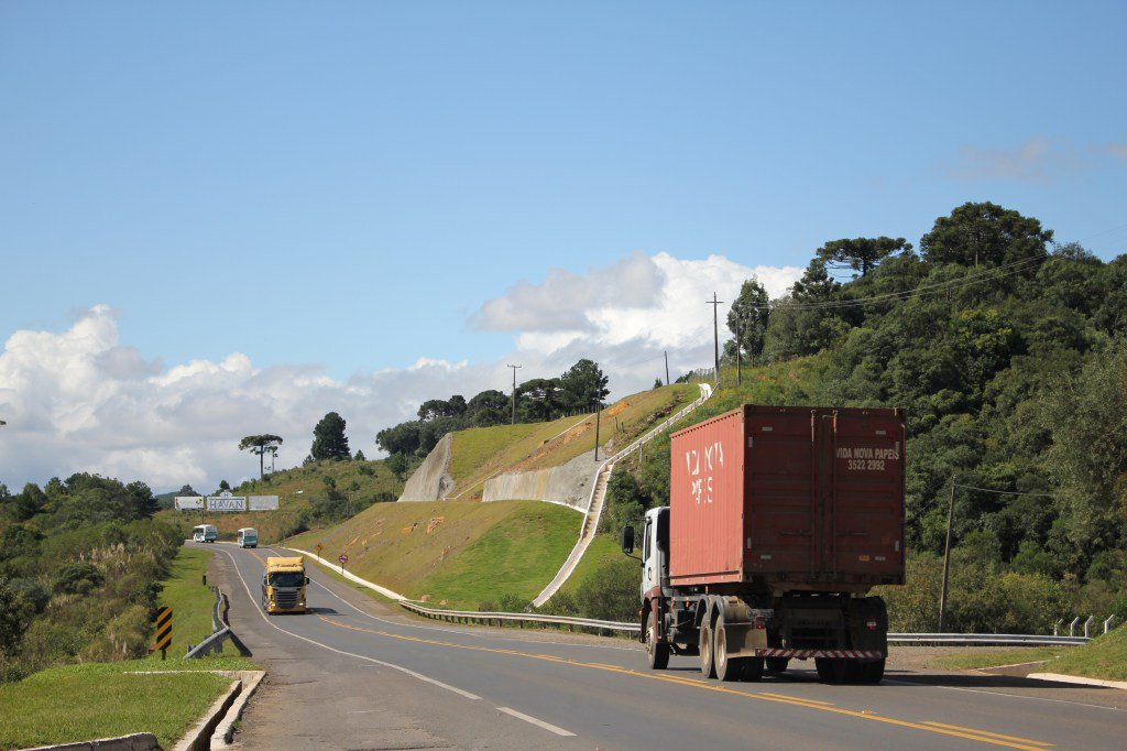 CorreioLageano's tweet image. O trecho compreende desde o Acesso Sul da cidade até a ponte sobre o Rio Caveiras, divisa com Capão Alto. #DestaqueCL #CLMais #CorreioLageano clmais.com.br/antt-autoriza-…