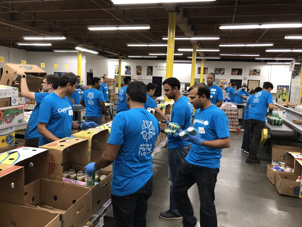 tonylaanan's tweet photo. We are #ArchitectsOfPositiveFutures
#WeFeedLA
@LAFoodBank
#CapgeminiCares 
#CapgeminiBurbank
#LAFoodBank 
#LifeAtCapgemini #capgeminicares2019 https://t.co/57d0Nrvr6O