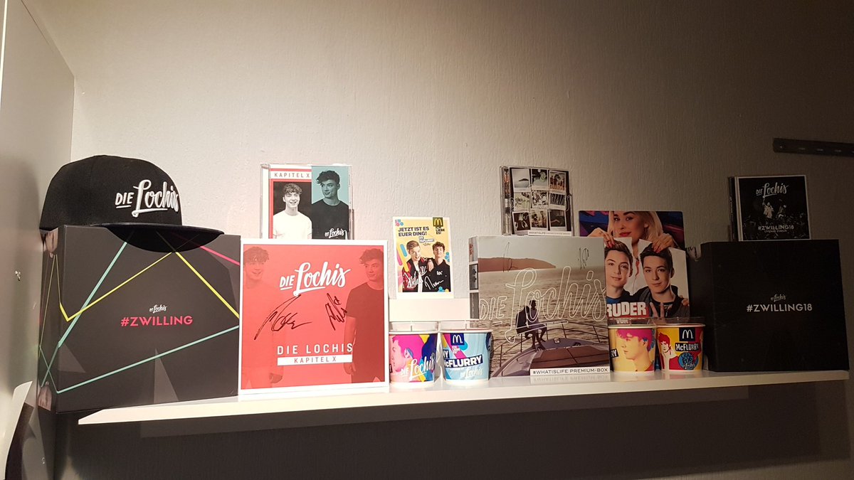 _Chantal8_'s tweet photo. Einen kleinen Teil der Sammlung von mittlerweile 7 Jahren 🙏🏻💭 #kapitelx #whatislive #zwilling #zwilling18 #dielochis @dielochis https://t.co/uDfMAsT2wl