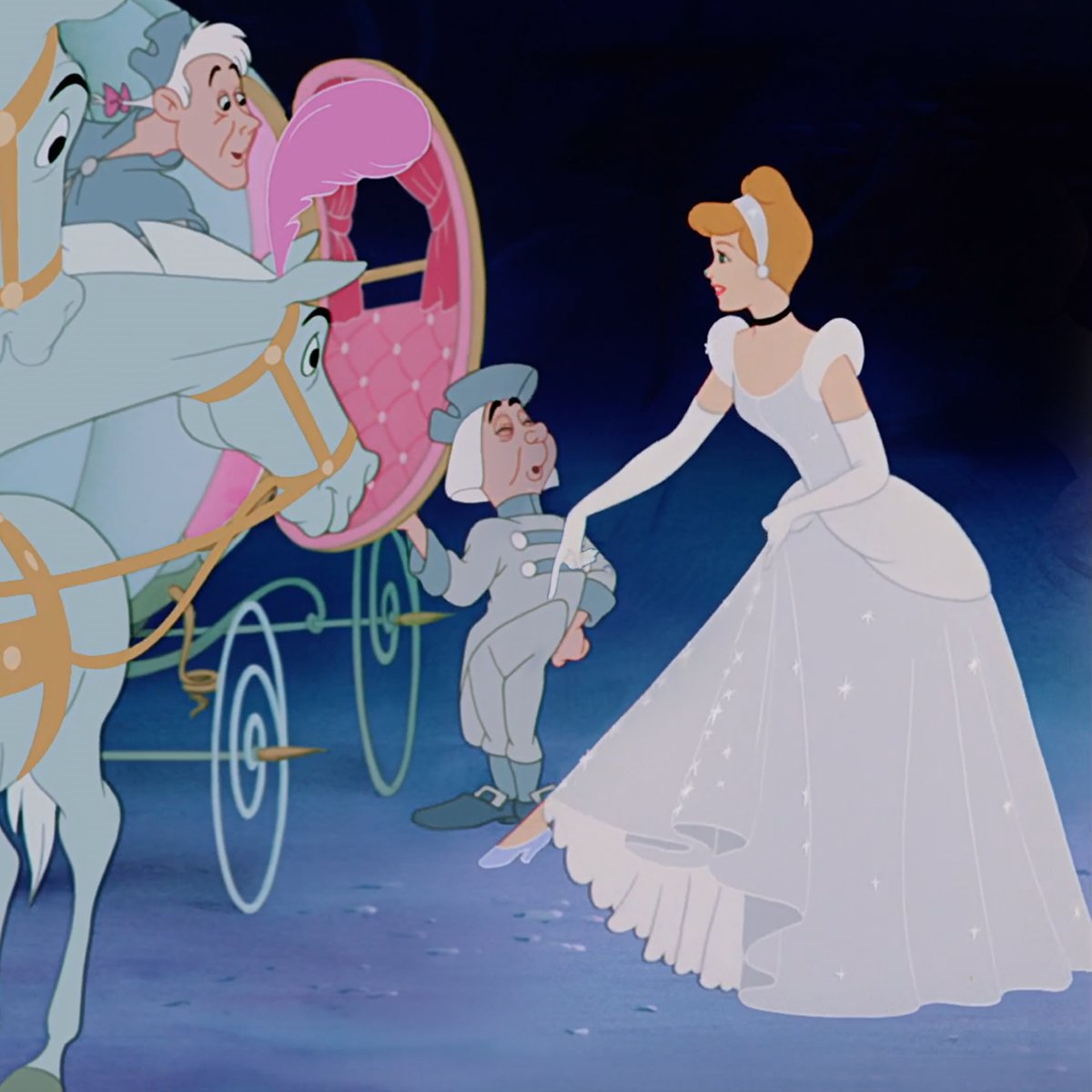 DisneyIT's tweet photo. Quando ti fanno male i piedi ogni passaggio in auto sembra un viaggio in carrozza. π π #DisneyPrincessIT https://t.co/NC3cgPaOOV