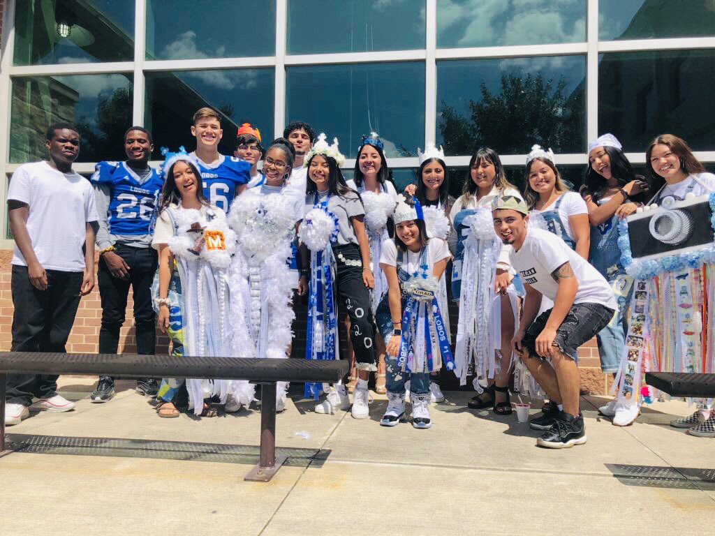 kaleiiiii17's tweet photo. If you don’t celebrate HOCO like this wyd?!?! #2ENI0R #HOCO2019 #eveythingsbiggerinTEXAS @FanstandATX @lobo_life @Lehman2020 https://t.co/ZMOiaSIj5T