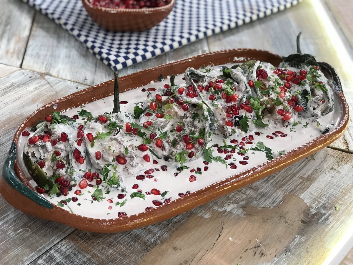 ¡Anímate a preparar estos suculentos chiles en nogada que @IsmaelChefMx nos preparó este viernes en #TodoUnShowMX!
🙌🏻🎉🎊🇲🇽📺

¡Checa la receta completa en todounshow.tv! 📲