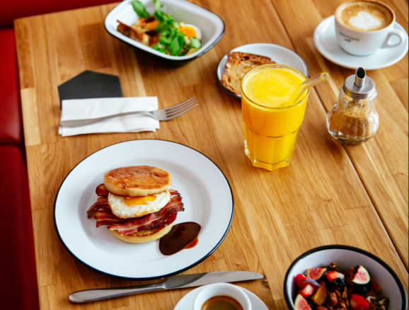 Need a quick and hearty Paris breakfast? And open every day, merci! parisfoodaffair.com/frenchie-to-go…