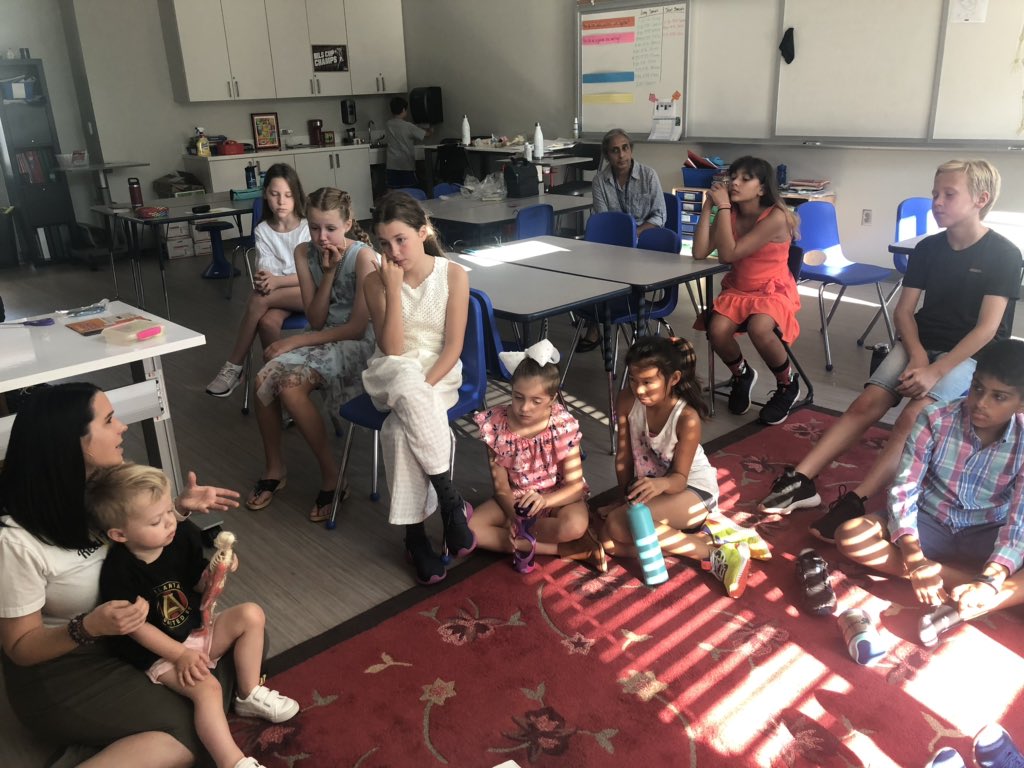 KA_teach's tweet image. Fun visit from @FDesenberg and Logan! More experiential learning on the body systems! Learning about Congenital diaphragmatic hernia (CDH). #aislearns #cdh #tinyhero #realhopeforcdh