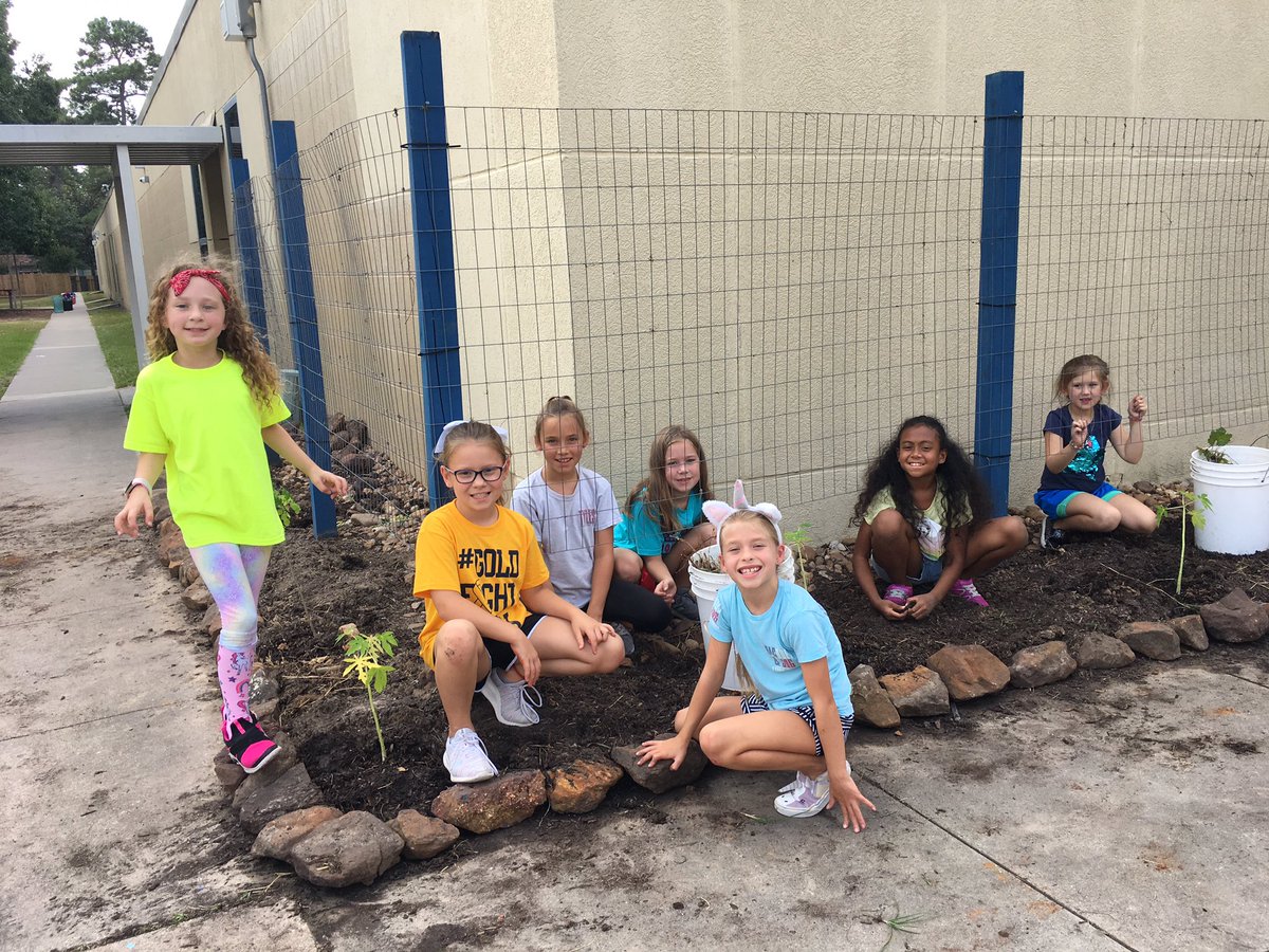 krosserdwe's tweet photo. These girls are using their recess time to weed our garden. @HumbleISD_DWE #DWE2020 #pbl https://t.co/LvPqrjKI3U
