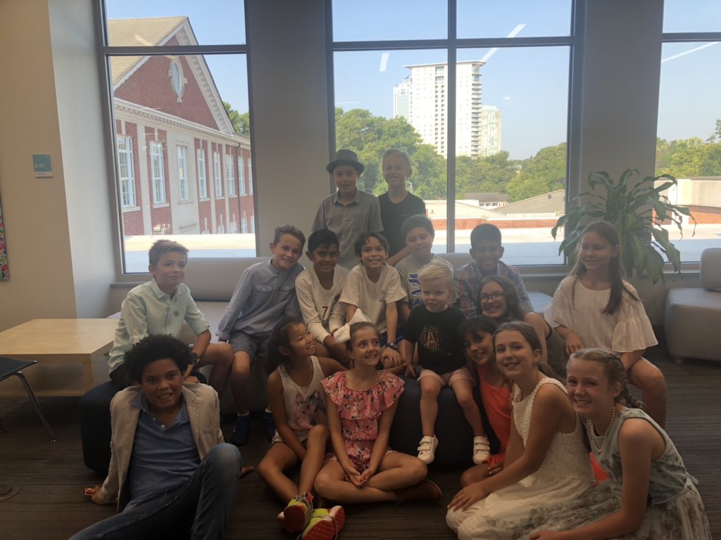 AISLearns's tweet image. Fun visit from @FDesenberg and Logan! More experiential learning on the body systems! Learning about Congenital diaphragmatic hernia (CDH). #aislearns #cdh #tinyhero #realhopeforcdh via @KA_teach