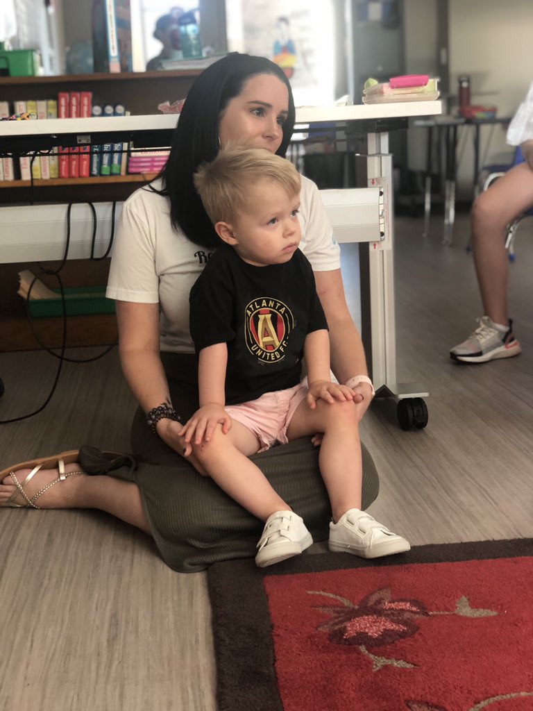 AISLearns's tweet image. Fun visit from @FDesenberg and Logan! More experiential learning on the body systems! Learning about Congenital diaphragmatic hernia (CDH). #aislearns #cdh #tinyhero #realhopeforcdh via @KA_teach