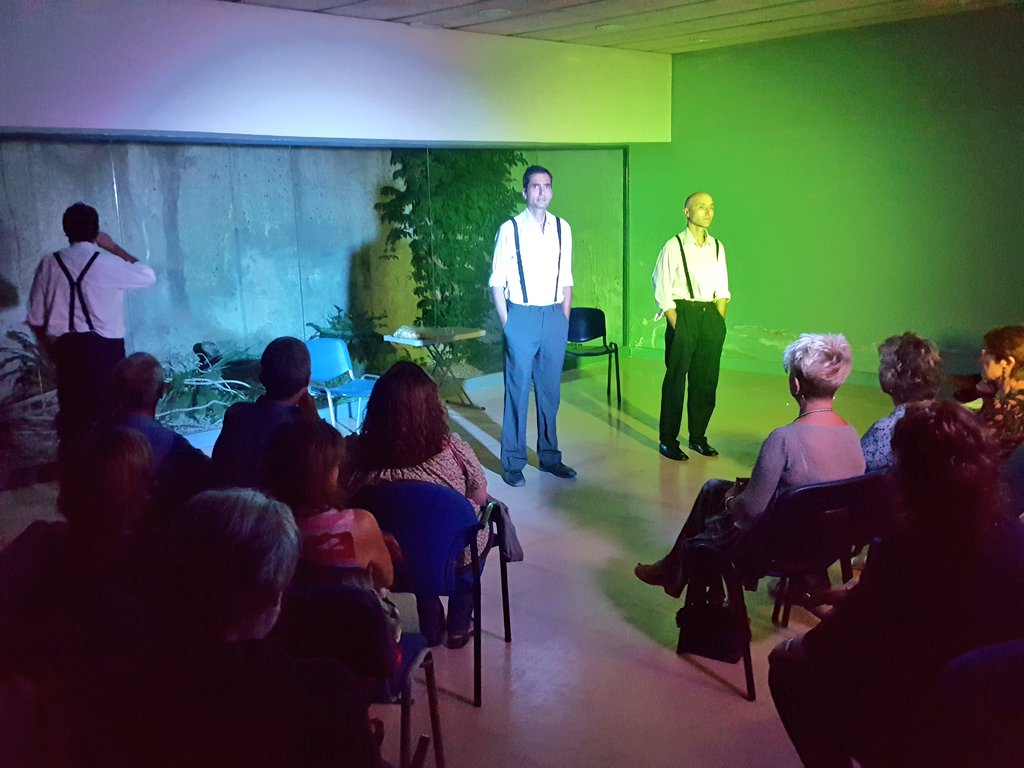 CulturaDIBA's tweet photo. Avui té lloc un #EscenariSecret a Premià de Mar. Amb motiu de la presentació de les temporades del Teatre @lamistat i del @patronatpremia s'obsequia el públic més fidel amb les funcions de la Mostra de microteatre. Una iniciativa de la @diba amb els #teatresmunicipals. https://t.co/NhsHX8xheO
