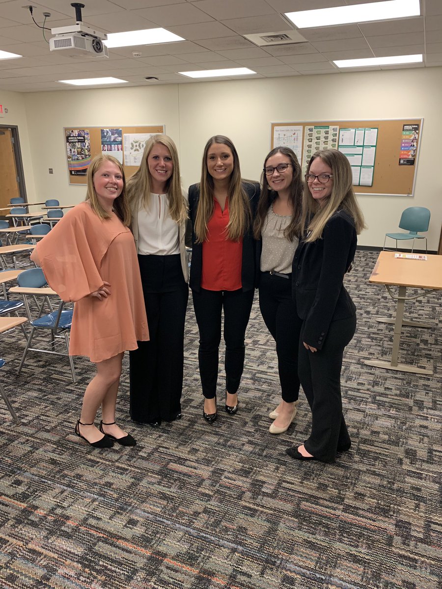 sigmaalpha_isu's tweet photo. It’s been an exciting recruitment week with crafts, hanging out and then having an alumni panel! We are so excited to bring this week to a wrap so we will finally have new baby bulls! 👏🏻🎆🎇 https://t.co/9lTOdlHPvt