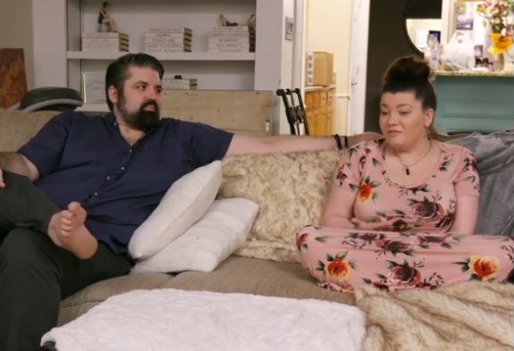 TheAshleysRR's tweet photo. More Leaked Audio: #TeenMomOG star Amber Portwood heard yelling at Andrew Glennon about not wanting son James; Threatening to stab Andrew in the neck &amp; kill him: https://t.co/75cgPigytX https://t.co/SU06gGfdRC