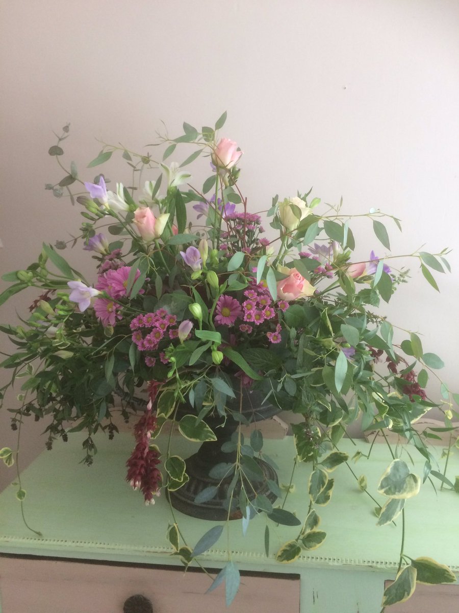 StephsFlowerB's tweet photo. Really proud of my urn design this week - shame l have nobody to give it to! #weddingdecor #Flowers #flowerphotography #florist #norwichfloristry #Friday13th #flowerjoy #FeelGoodFriday https://t.co/SRSA95NEbO