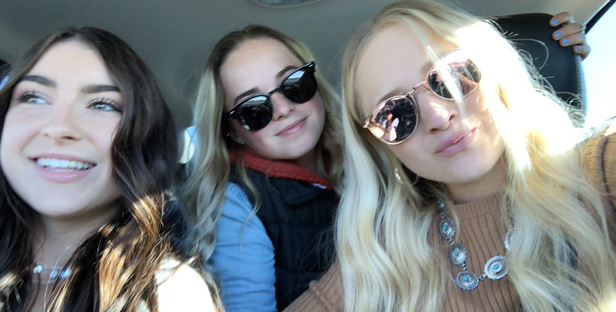 Convinced that I have the prettiest friends 💓💕 <a href="/kinleek/">Mckinlee Kellett</a> @katelyn_haslam <a href="/shadyshalee/">shay</a>