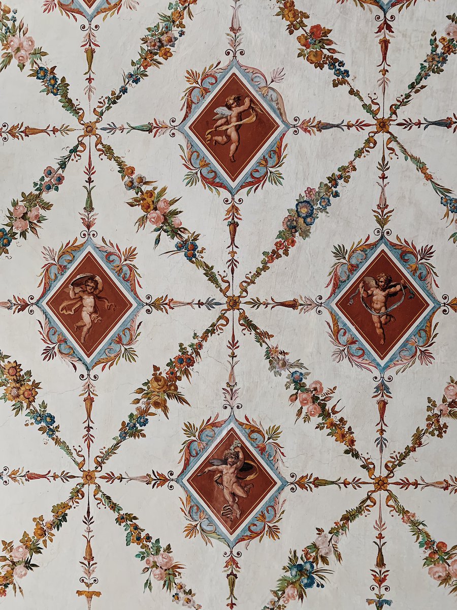 MuseiAlbano's tweet photo. Vi auguriamo buon weekend con le splendide decorazioni pittoriche dei muri del nostro museo Ferrajoli! 
#albanolaziale #museoalbano https://t.co/y1Yuc0zCZC