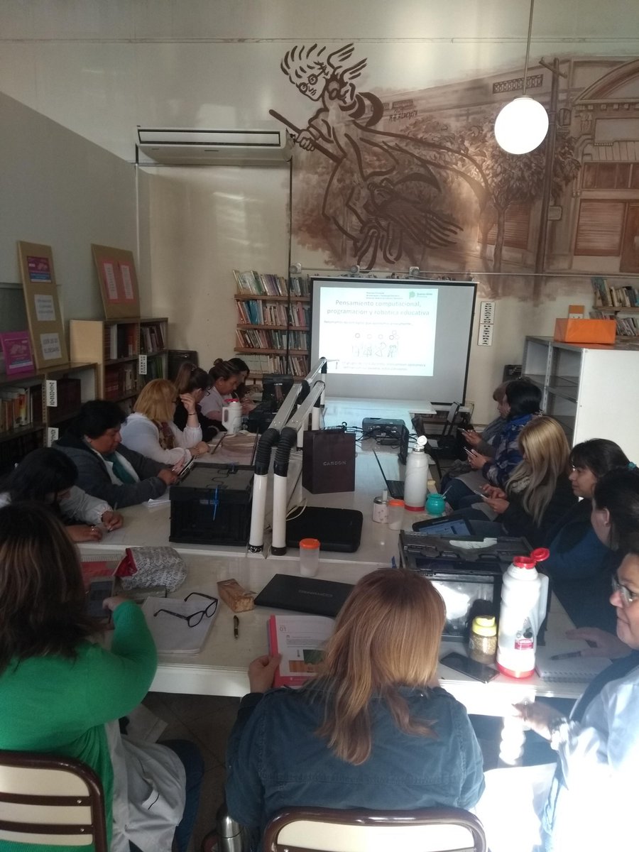 BAEduRobotR14's tweet photo. 🤖En el #DíadelProgramador saludamos a todos los programadores en su día.
En #Ameghino le hacemos honor programando en el marco de la segunda capacitación a docentes #ProgramoMiLugar. https://t.co/6hQXEAhtA4