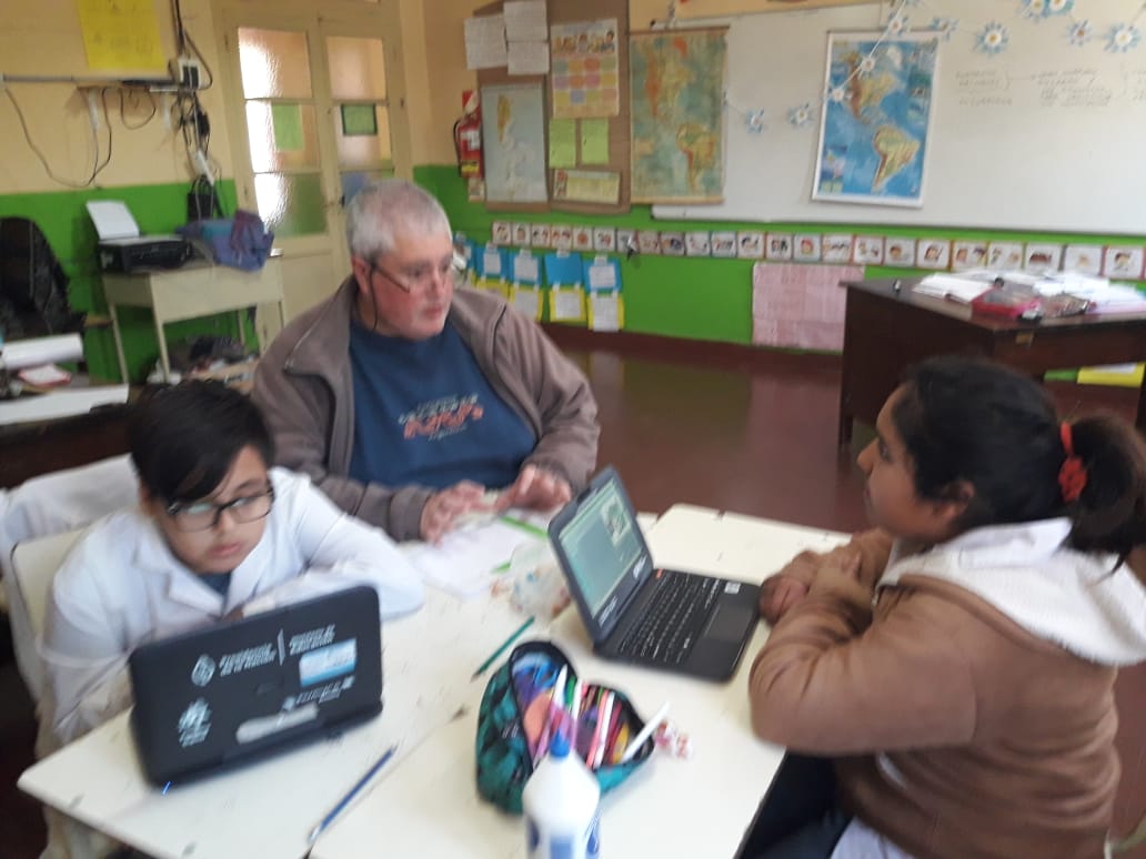 BAEduRobotR14's tweet photo. 🤖Hoy es el #DíadelProgramador, saludamos a todos los programadores en su día.
En la EP N° 18 de #GeneralViamonte alumnos y docentes lo celebran programando #ProgramoMiLugar.
Felicitaciones! https://t.co/TjvRxftGnM