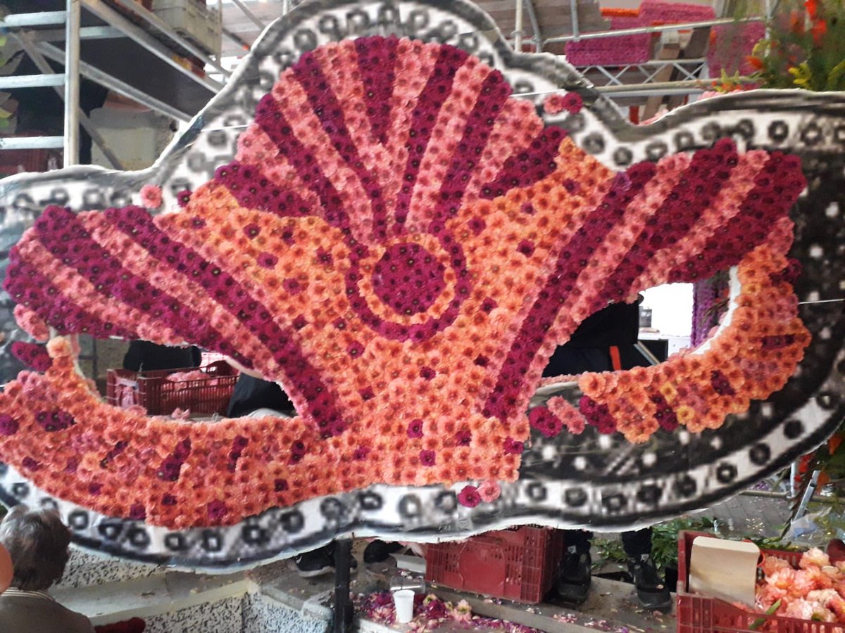 Er wordt hard gewerkt in de tent! ‘De nacht van Frederiksoord’ is aan! #corso #frederiksoord #feest Ennnn het wordt ook nog eens ☀️fantastisch ☀️ weer aankomen weekend. Het feest kan beginnen 🎊🎉