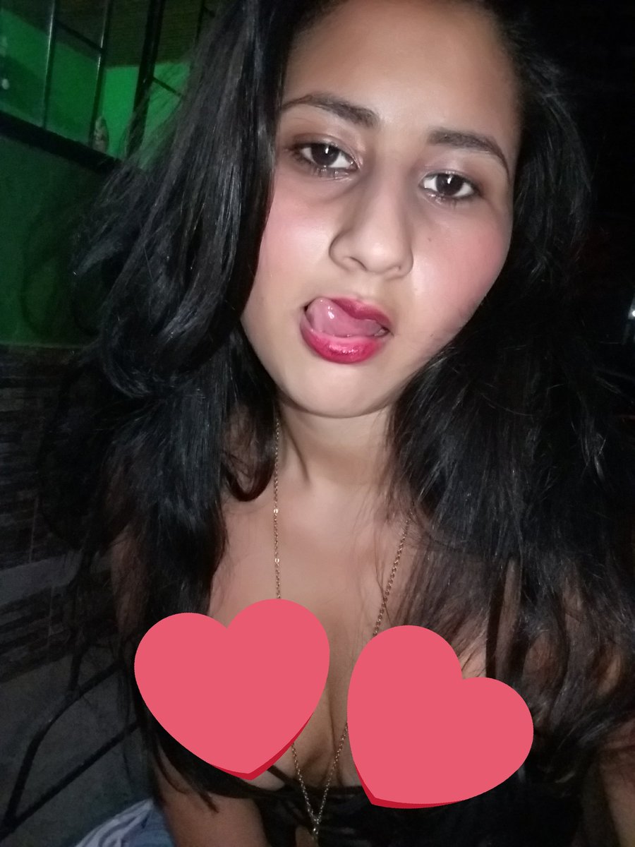 Quiero que alguien me masajee las tetas 😈😈😈🍆🍌#latina #sex #fuck #follar #tetasseductoras #tetasyalgomas #culosricos #zorra #perrita #puta #morbosa #colombian #whatsapphot #hot #showskype #sumisa #NalgonaRicaYMuyCachonda