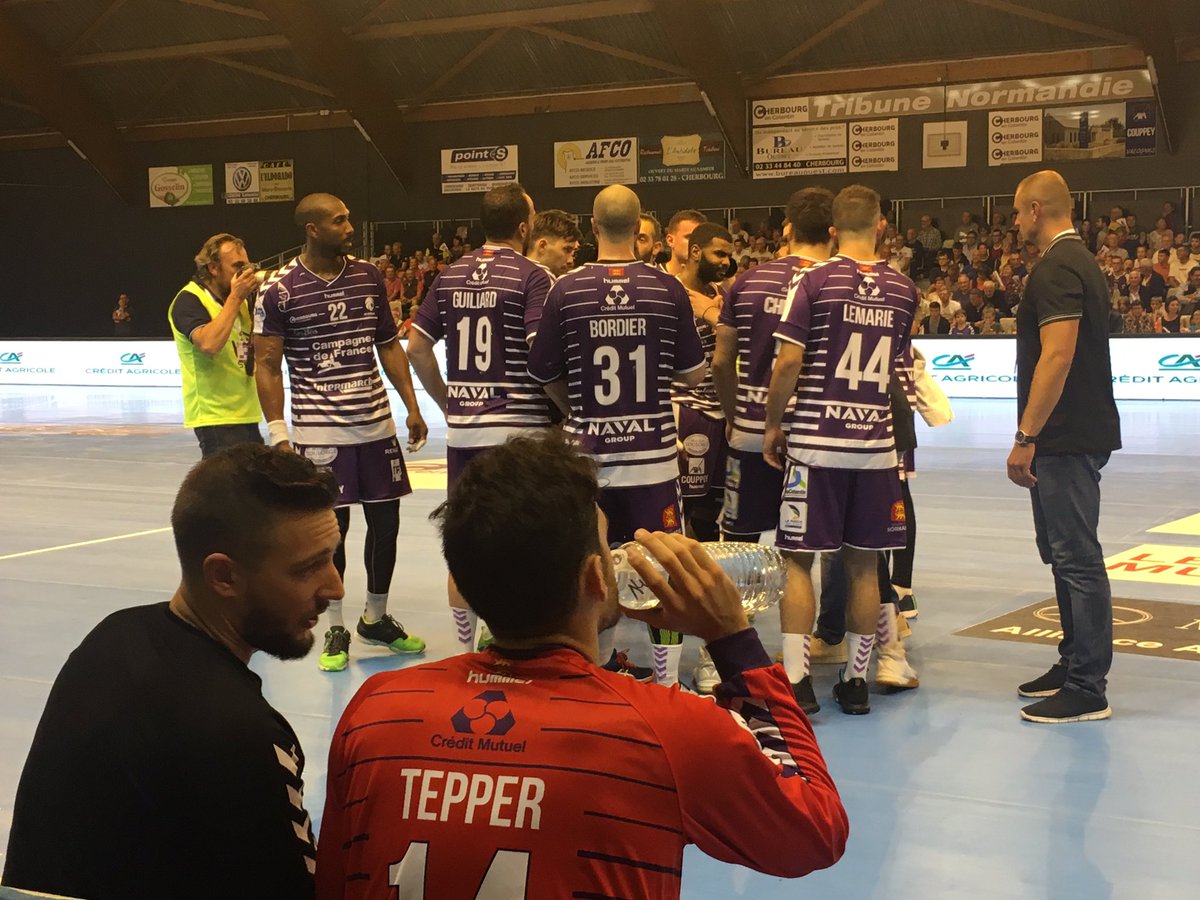 JSCherbourg's tweet photo. #J1 ⏱18👉 4/4
C’est parti pour ce 1er match de la saison où les mauves affrontent @ESSAHB ! On ne lâche rien
#TousAvecLesMauves #JSCSLHB https://t.co/jRaRqYztQJ