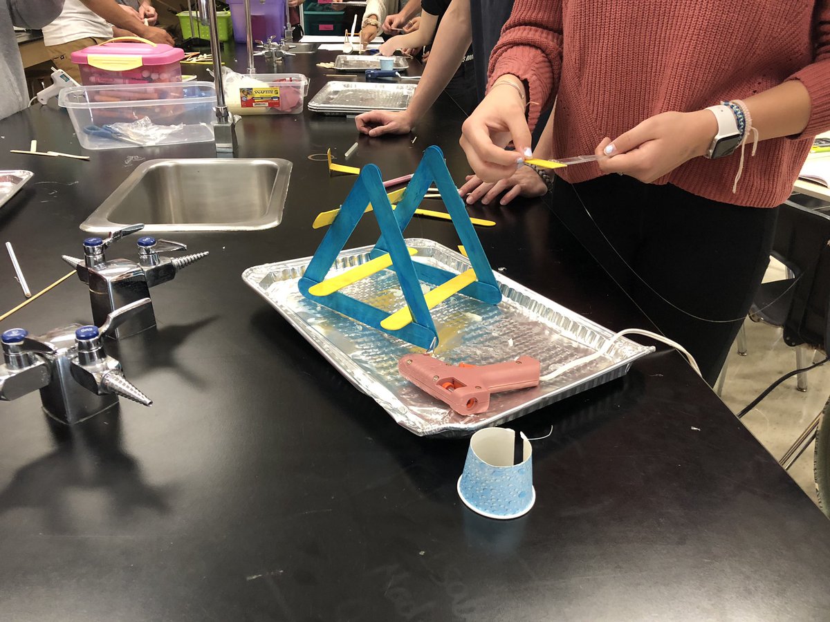 MsEaston1's tweet photo. Building catapults #physicsrules https://t.co/OYn3g5FyfZ