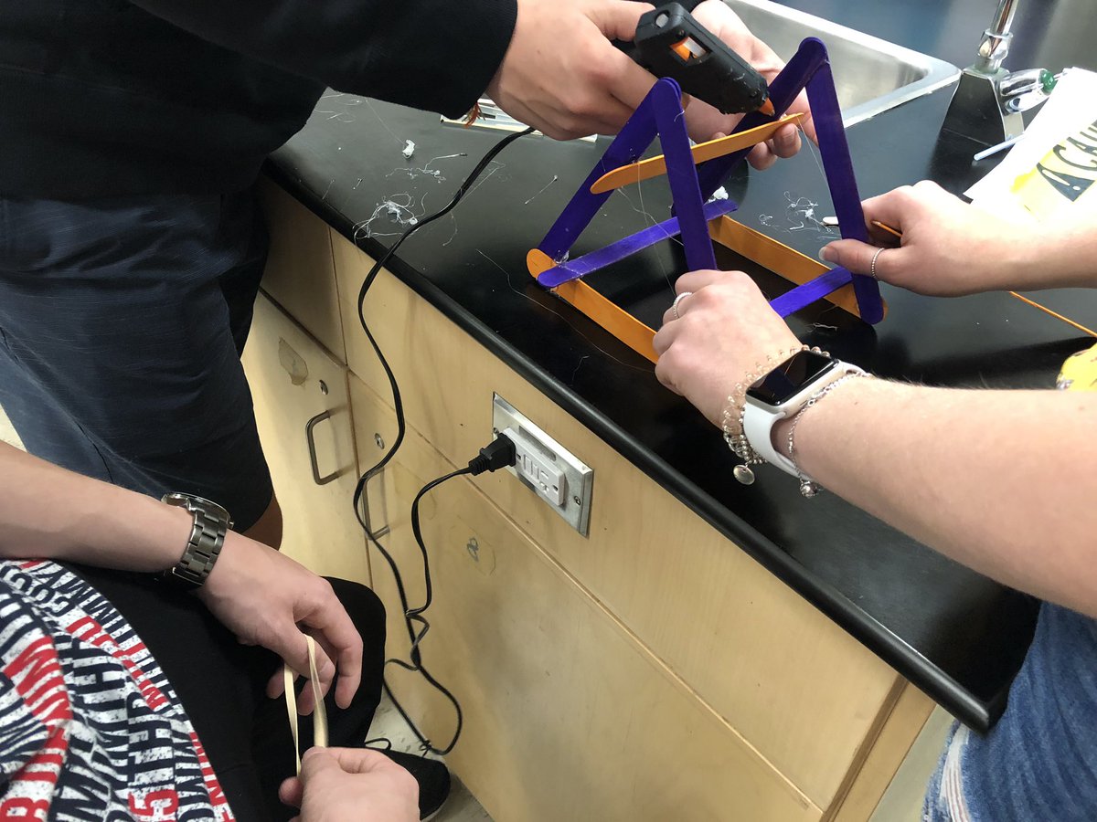 MsEaston1's tweet photo. Building catapults #physicsrules https://t.co/OYn3g5FyfZ