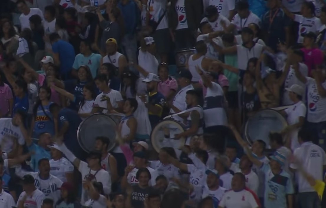 CrisJers's tweet photo. En el Mismo lugar de Siempre
#YoSoyUltraBlanca #BandaUB https://t.co/g29LtkQ7tz