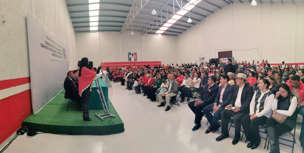 PRI_Acambay's tweet photo. Aquí está el priiismo de #Acambay. Listo, dispuesto, con el corazón y el alma, enfocados a demostrar, porque este ejército es el mejor, cuando está unido, aceitado y con el objetivo claro. @aleh @MiguelSamanoP #ManosALaObra @PRI_EDOMEX https://t.co/yttzLYIVnR